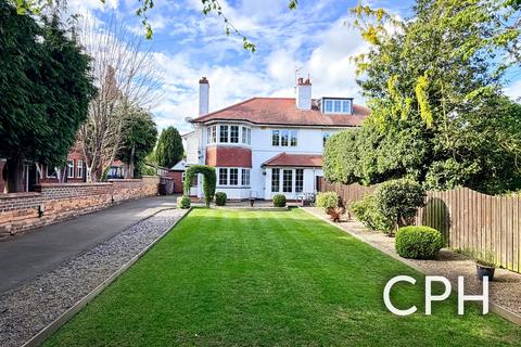 4 bed property, in Station Road, £475,000