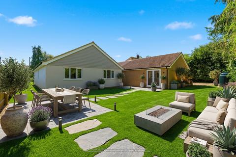 4 bed property, in Moreton Road, £775,000