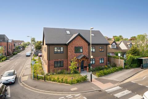 3 bed property, in Highlands Road, £1,750,000