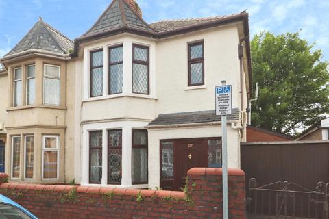 3 bed property, in Lansdowne Road, £300,000