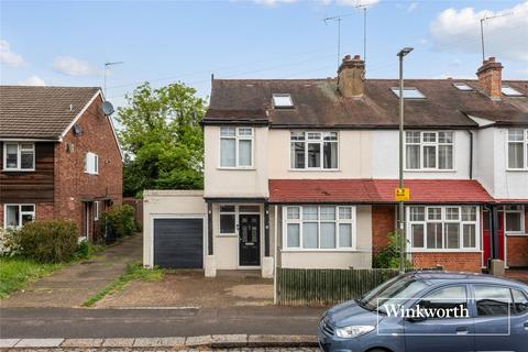 4 bed property, in Potters Road, £675,000
