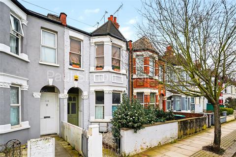 1 bed property, in Chesterfield Gardens, £425,000