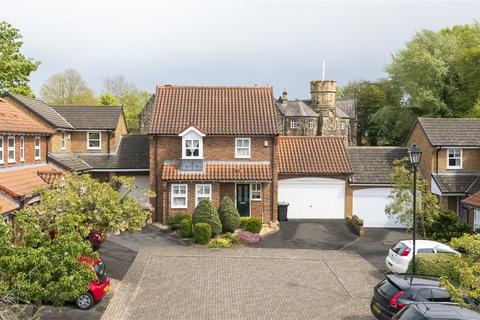 3 bed property, in St Giles Close, £370,000