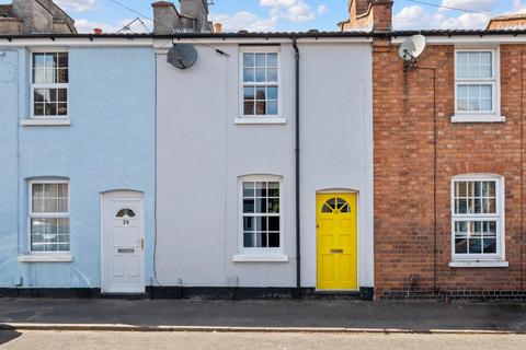 2 bed property, in Waterloo Street, £300,000
