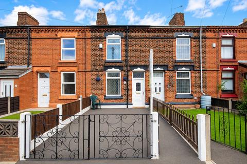 2 bed property, in Mercer Street, £110,000