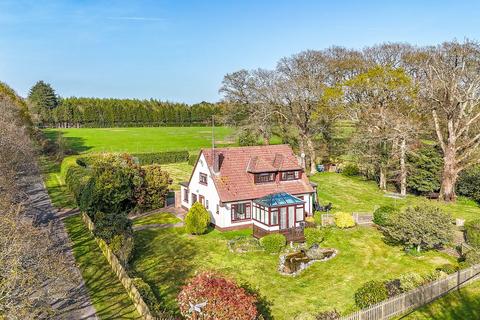 3 bed property, in North Ripley, £800,000