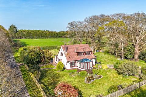 3 bed property, in North Ripley, £800,000