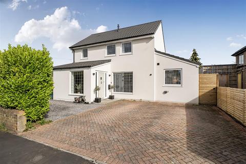 4 bed property, in Ellacombe Road, £600,000