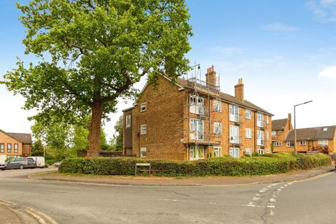 1 bed property, in Thieves Lane, £180,000