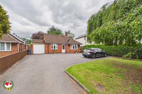 2 bed property, in Tewkesbury Road, £450,000