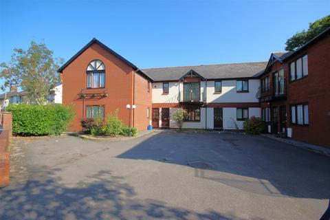 2 bed property, in Tyn-Y-Pwll Road, £195,000
