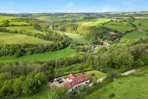 8 bed property, in Goodleigh, £875,000