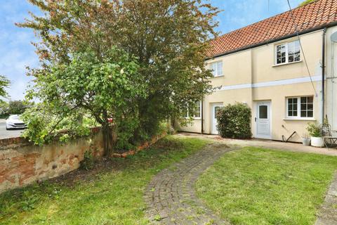 2 bed property, in The Green, £135,000