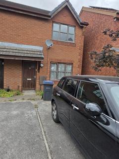 2 bed property, in Azalea Grove, £185,000