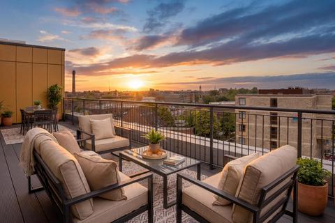 3 bed property, in Penthouse Apartment, £750,000