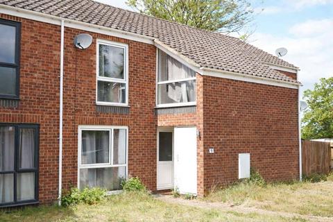 2 bed property, in Olive Close, £235,000