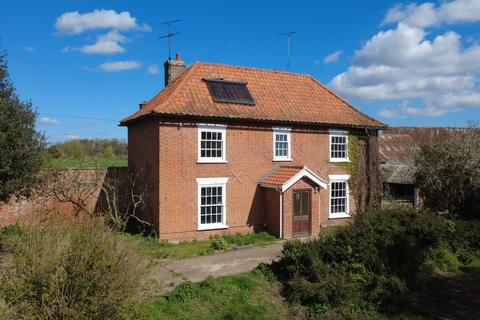 5 bed property, in Middleton, £450,000