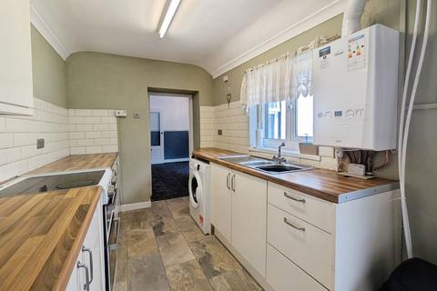 3 bed property, in Cadoxton Terrace, £180,000