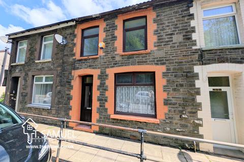 3 bed property, in Abercynon Road, £145,000