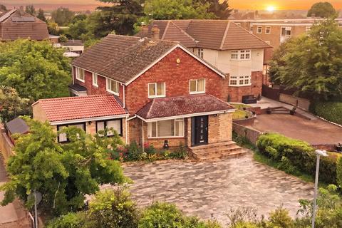 4 bed property, in Patching Hall Lane, £875,000
