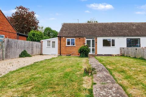 2 bed property, in Magdalen Close, £275,000