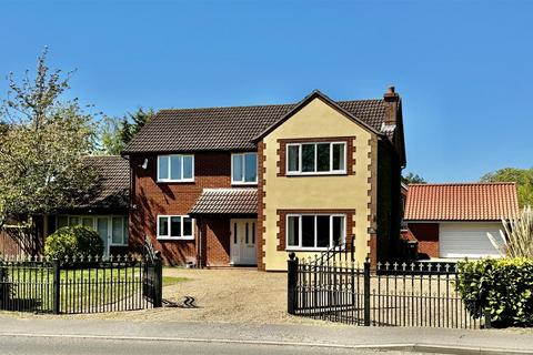 5 bed property, in Winfarthing Road, £550,000