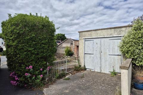 Land, in Westfield Close, £30,000