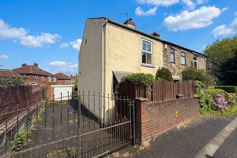 2 bed property, in Upper Wortley Road, £135,000