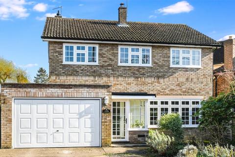 4 bed property, in Jollyboys Lane South, £760,000