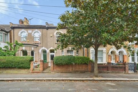 4 bed property, in Cranmer Road, £775,000