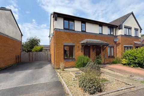 2 bed property, in Haydock Close, £280,000