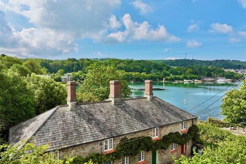 6 bed property, in Oreston, £940,000