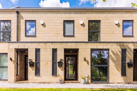 4 bed property, in Cliff Oaks, £350,000