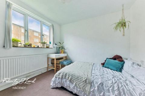 2 bed property, in Mabley Street, £425,000