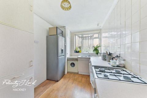 2 bed property, in Mabley Street, £450,000