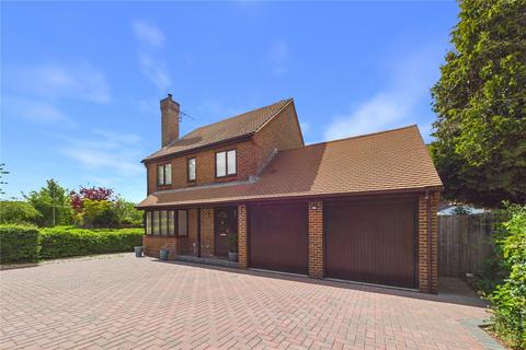 5 bed property, in Highwood Ridge, £615,000
