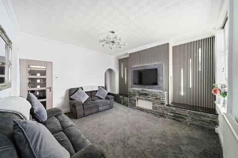 2 bed property, in Croft Street, £125,000