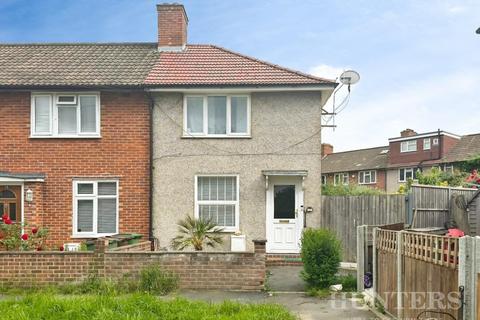 2 bed property, in Sawtry Close, £400,000