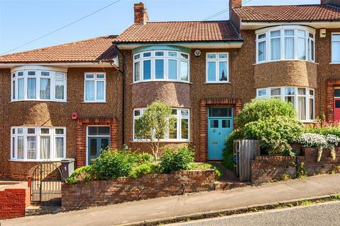 3 bed property, in St. Agnes Avenue, £585,000