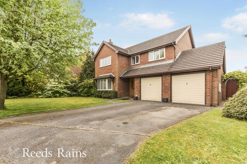 4 bed property, in Cloud View, £480,000