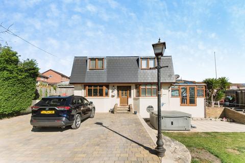 4 bed property, in Valley Road, £875,000