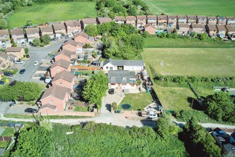 4 bed property, in Valley Road, £875,000
