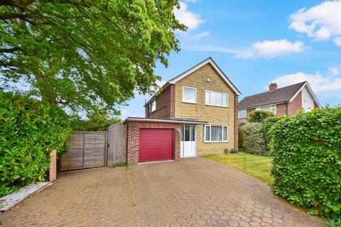 3 bed property, in Sinclair Avenue, £399,000