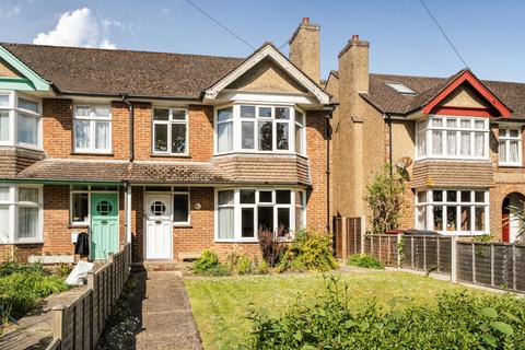 3 bed property, in Broyle Road, £450,000