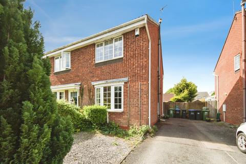 2 bed property, in Ebourne Close, £250,000
