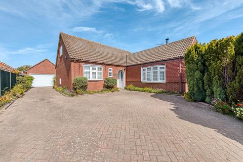 3 bed property, in Holly Lane, £425,000