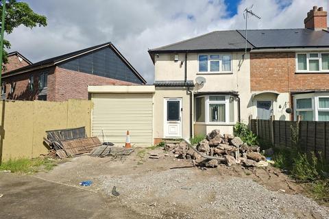 2 bed property, in Berkeley Road, £240,000