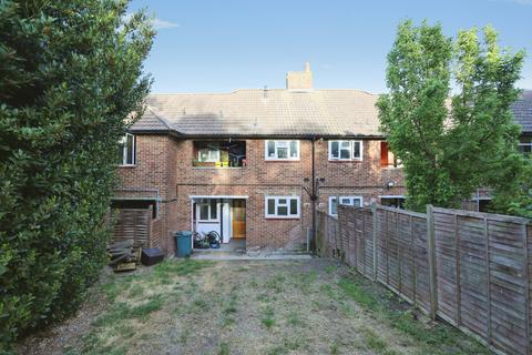 1 bed property, in Ravenscourt Road, £218,000