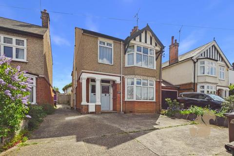 4 bed property, in Maldon Road, £550,000