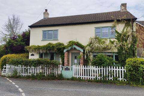 4 bed property, in Ings Lane, £310,000
